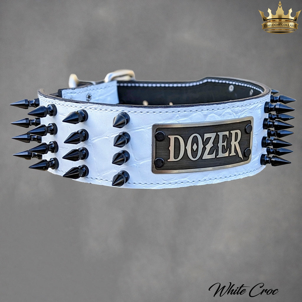 NJ10 - Collar para perro de cuero con pinchos de 2,5" de ancho y placa con nombre