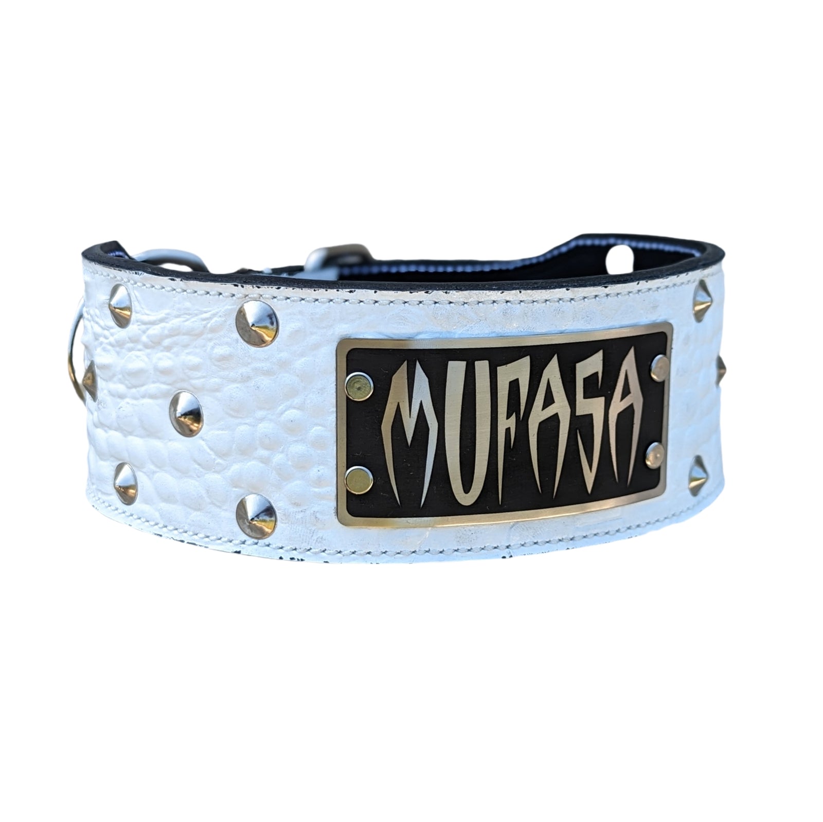 White leather collar with 'Mufasa' plaque on a white background
