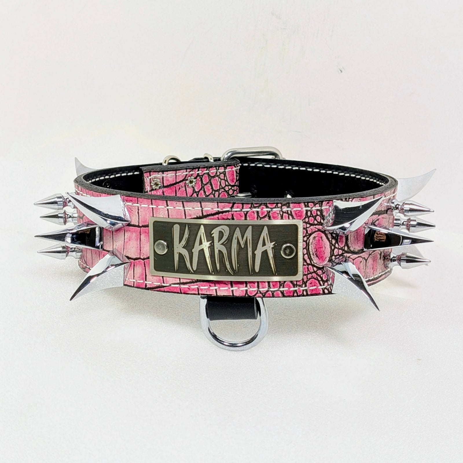 WN14 - Collar de cuero para perros de 2" de ancho con púas y placa con nombre