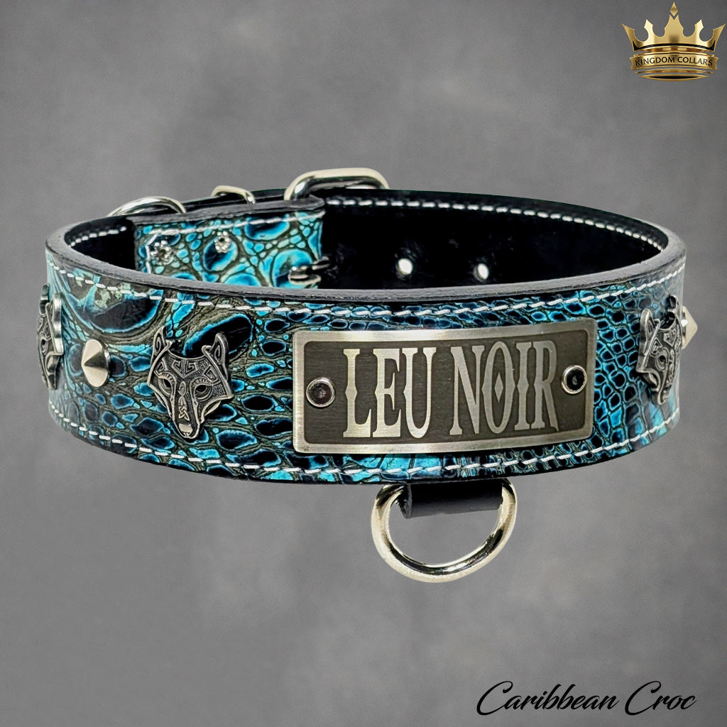 Dog collar with 'LEU NOIR' branding on a gray background